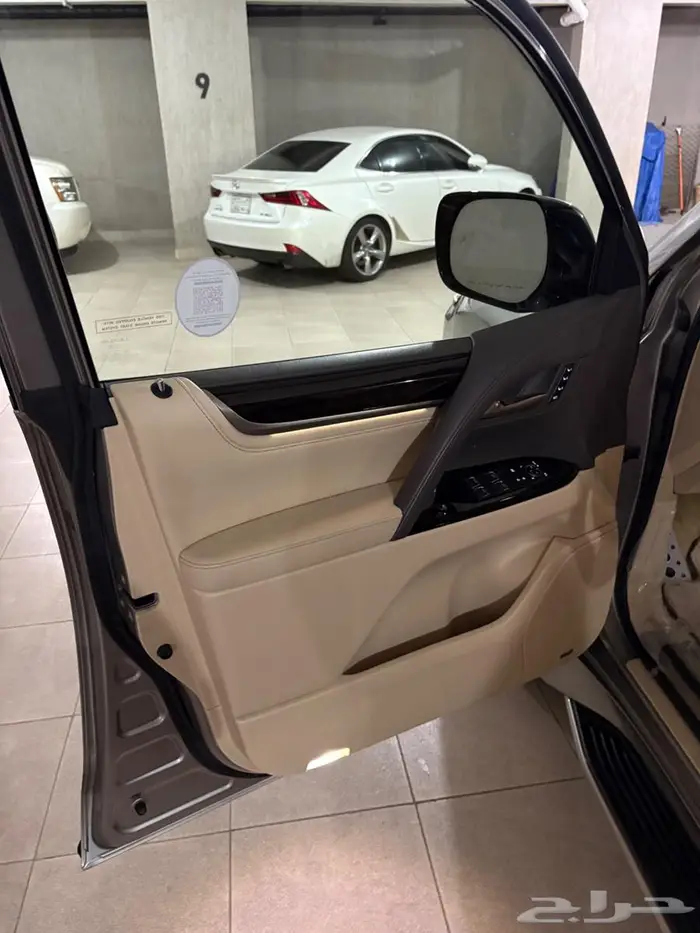لبيع جيب لكزس 2019 LX 570 فل كامل وكالة من صدام لي الصدام 9
