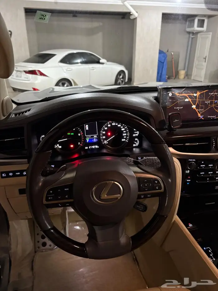 لبيع جيب لكزس 2019 LX 570 فل كامل وكالة من صدام لي الصدام 11
