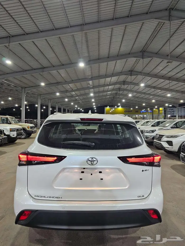 تويوتا هايلاندر GLE نص فل موديل 2025 4