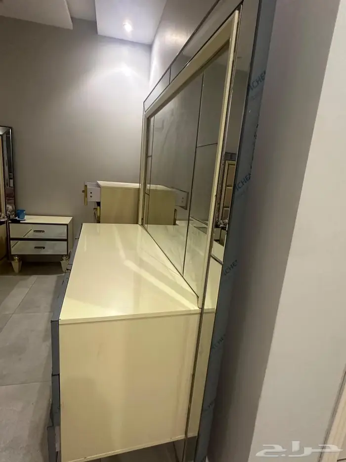 غرفه نوم كامله للبيع بدون السرير كبيره جده وبسعر. رمزي جدااا 1