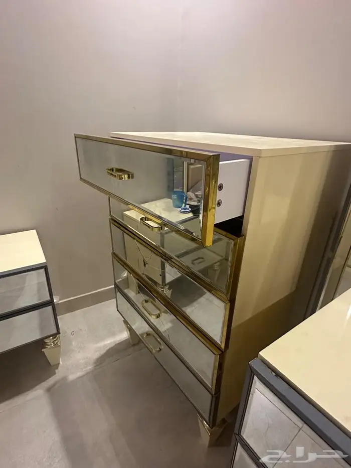 غرفه نوم كامله للبيع بدون السرير كبيره جده وبسعر. رمزي جدااا 4