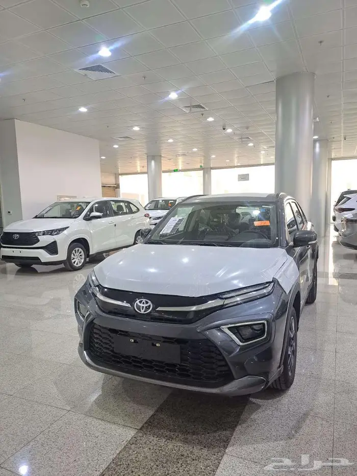 تويوتا اوربان GL ستاندر لون رمادي 2026 5