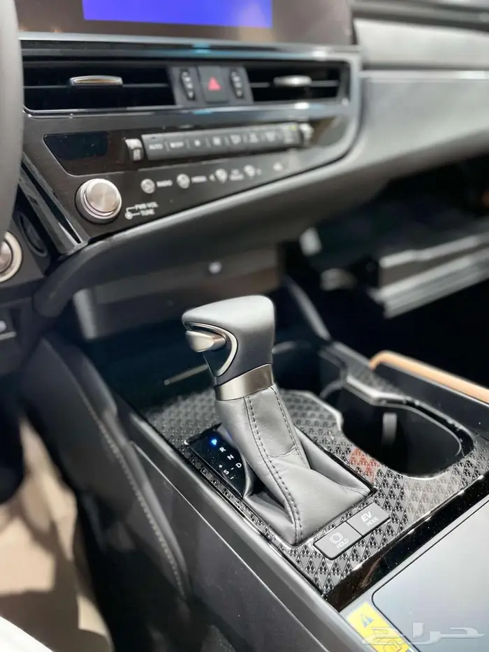 لكزس ( ES 300 AH ) موديل 2025 أقل الأسعار 16