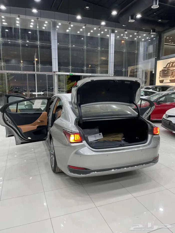 لكزس ( ES 300 AH ) موديل 2025 أقل الأسعار 10