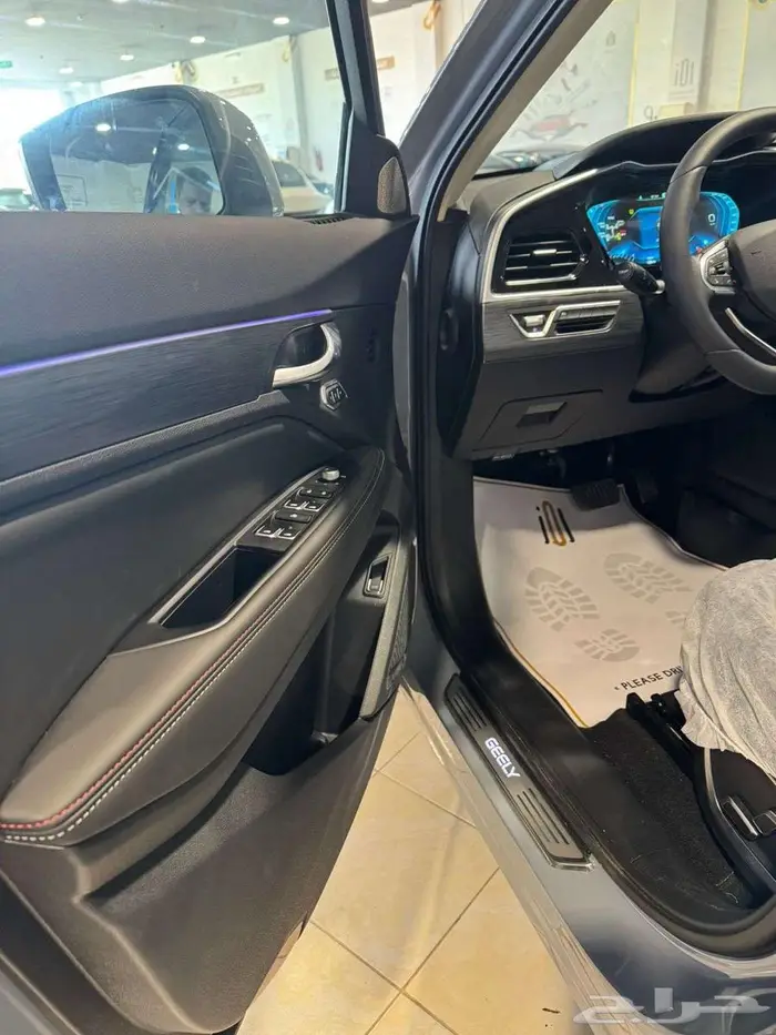 جيلي توجيلا 2025 GF اسود واسمنتي 3