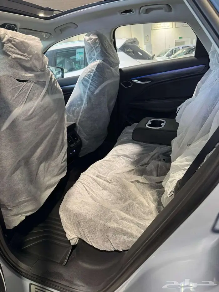 جيلي توجيلا 2025 GF اسود واسمنتي 6