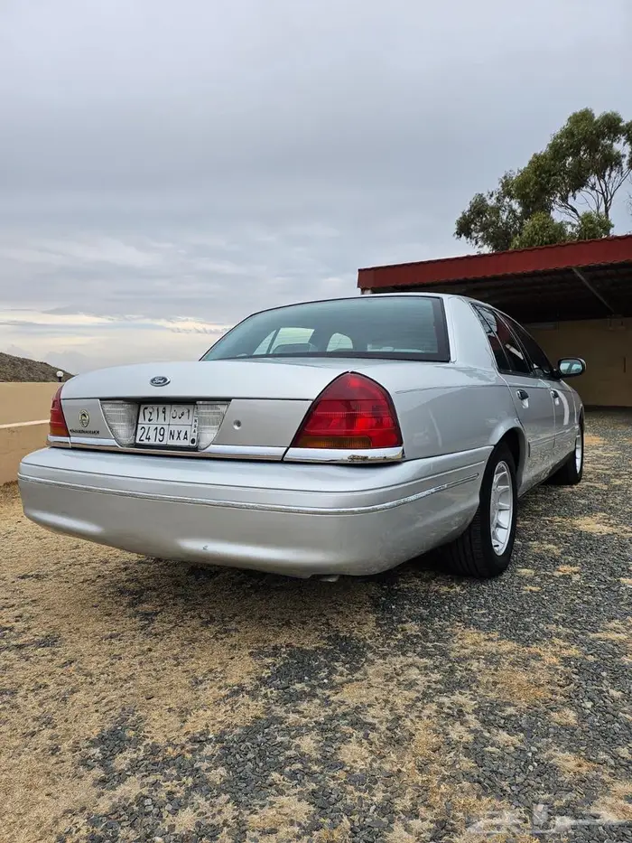 فورد فكتوريا 2001 9
