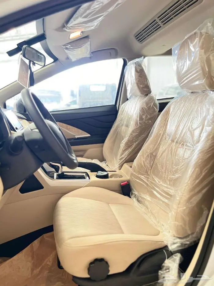 ميتسوبيشي اكسباندر 2025 ابيض 9