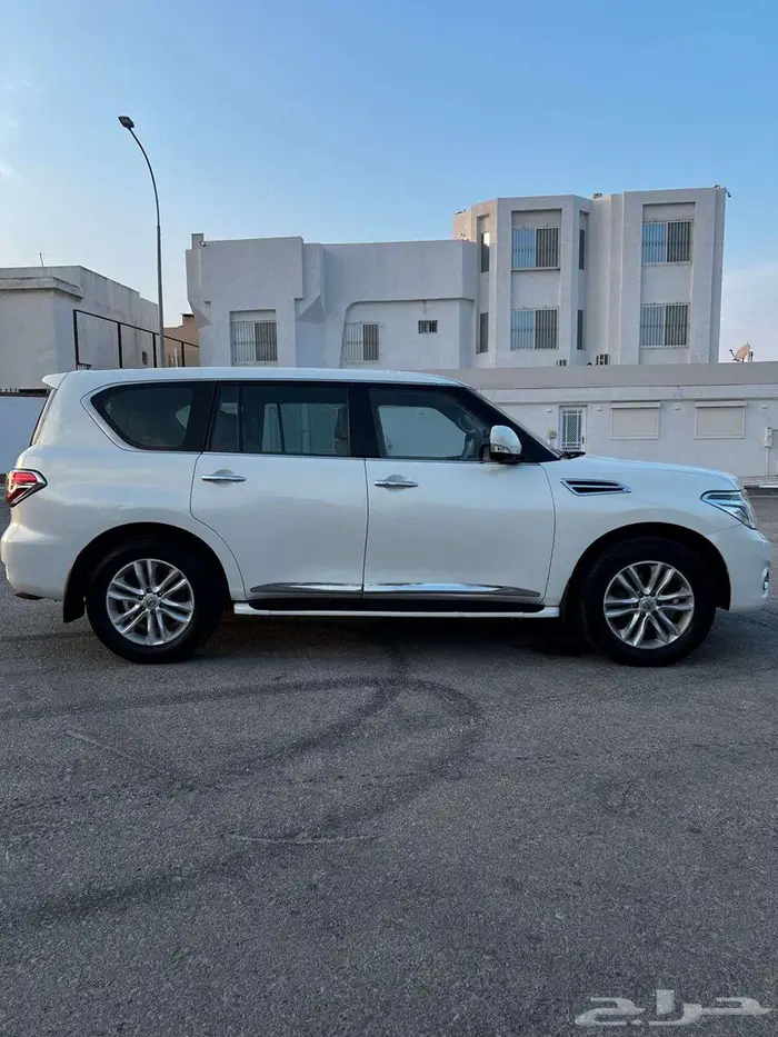 نيسان باترول 2011 فل كامل أعلى فئة LE - مكينه 400 ال V8 3