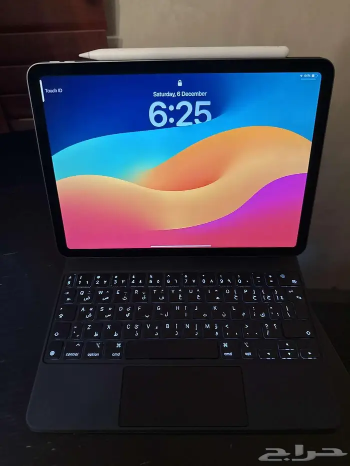 iPad Air M1 256GB - ايباد اير M1 5 (قلم وكيبورد) شبه جديد 0