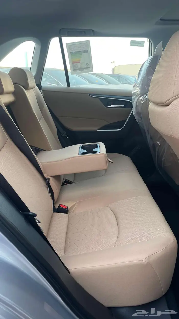 تويوتا راف فور نص فل 2025 XLE 8