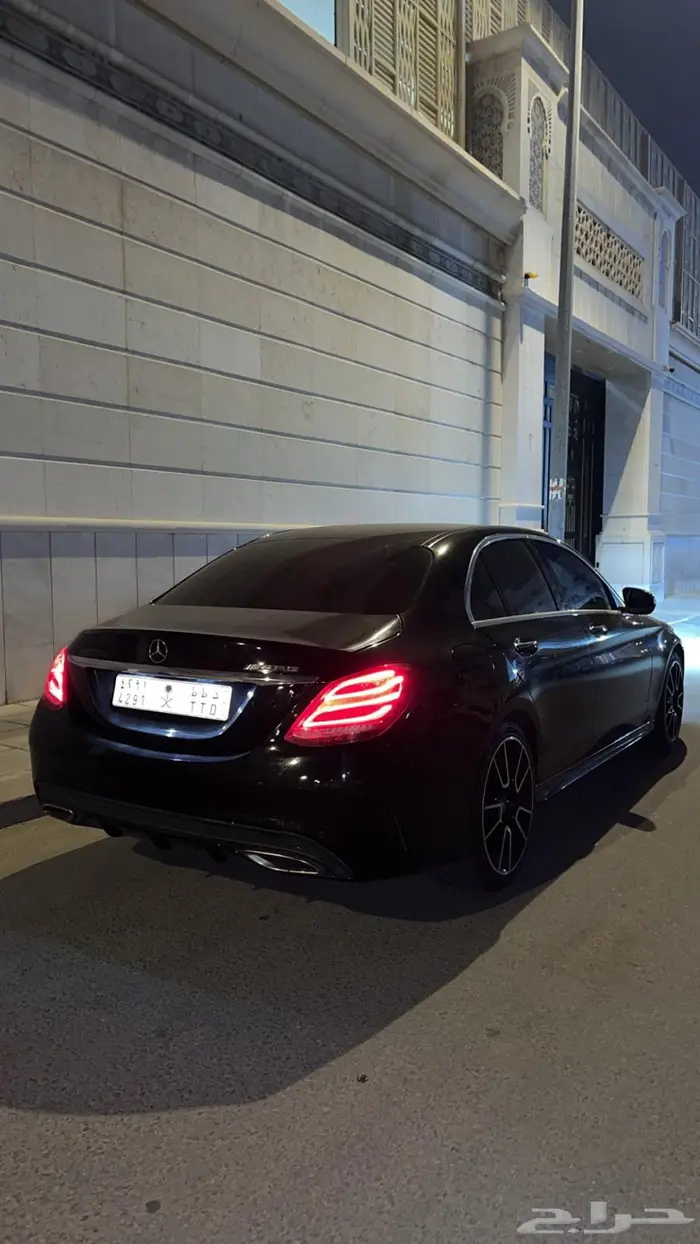 للبيع مرسيدس c 2015 اسود 5