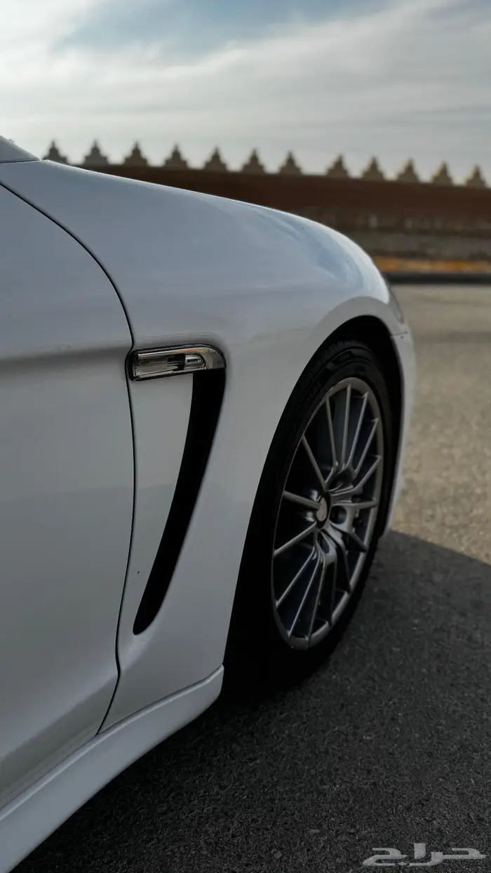 بورش باناميرا 2011 8