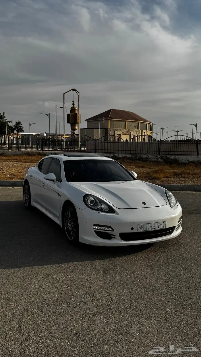 بورش باناميرا 2011 2