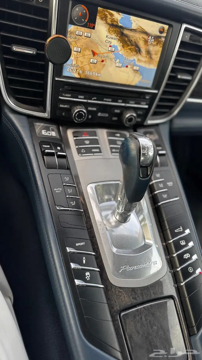 بورش باناميرا 2011 56