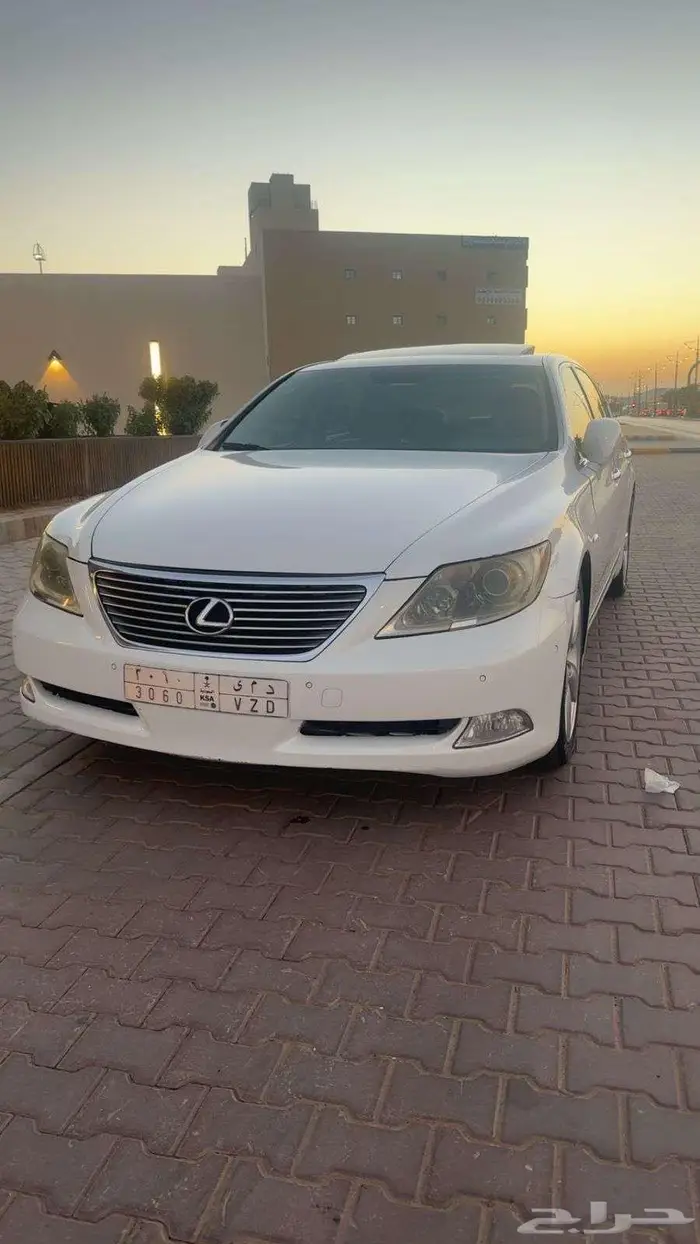 لكزس LS460 13