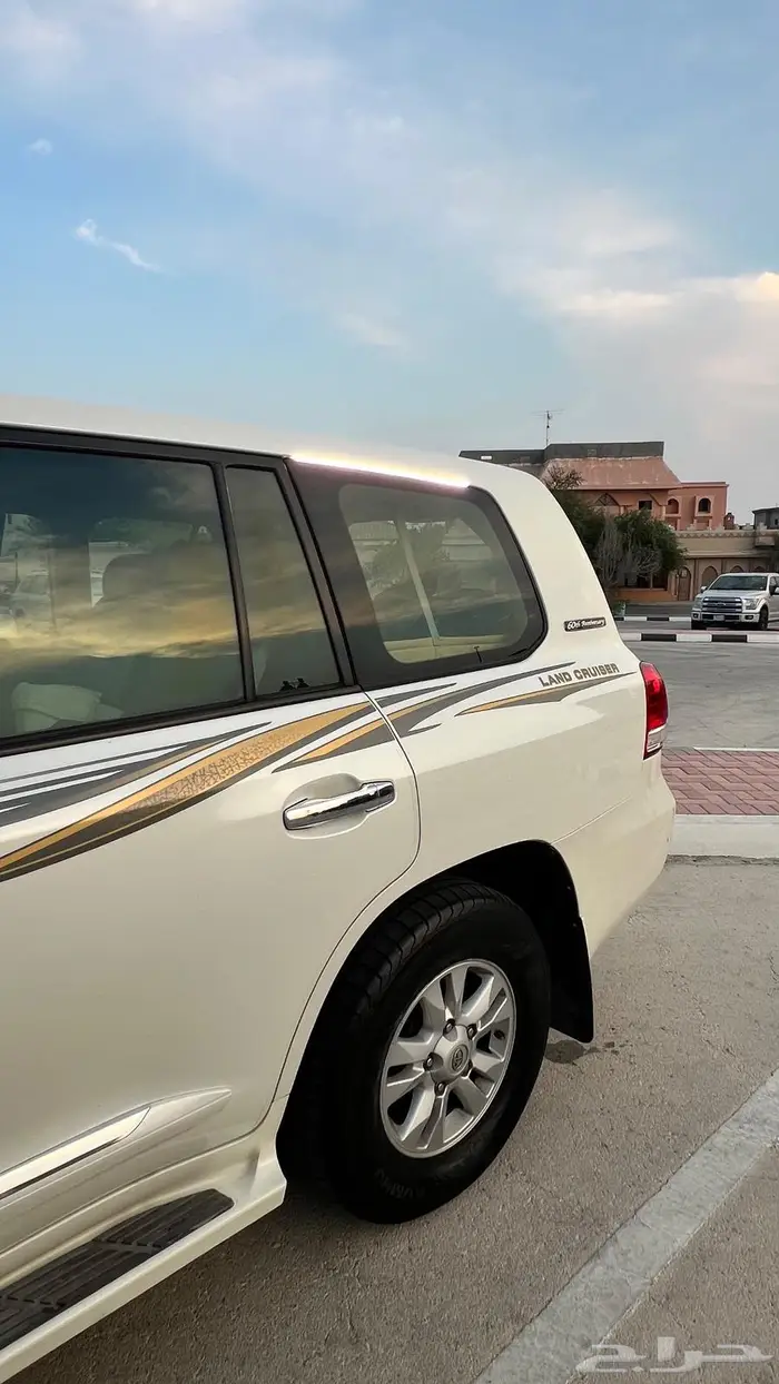 لاندكروزر جي اكس ار 2011 4