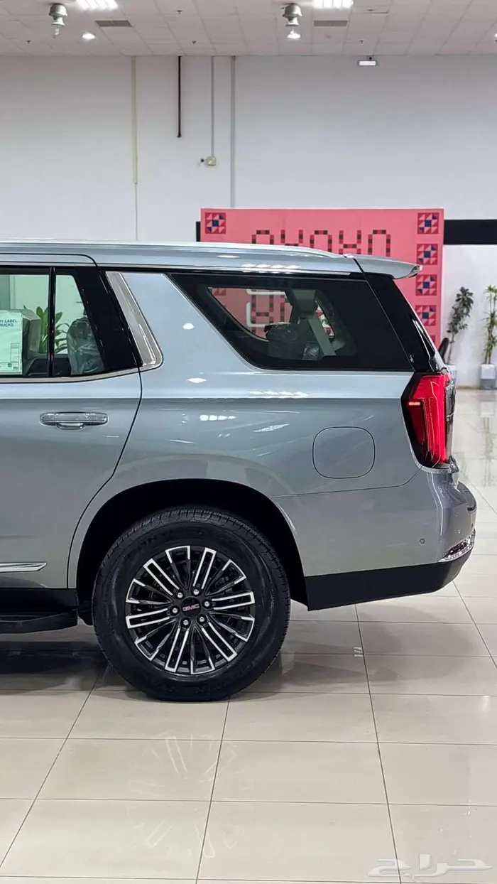 جي ام سي يوكن الفيشن 2025 14