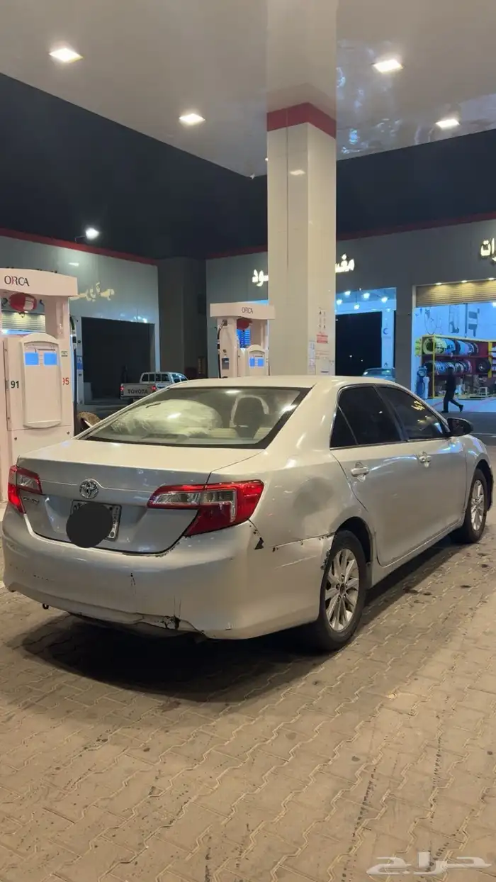 كامري للبيع موديل 2012 اللون فضي الممشى 374 المحركات شرط مك 8