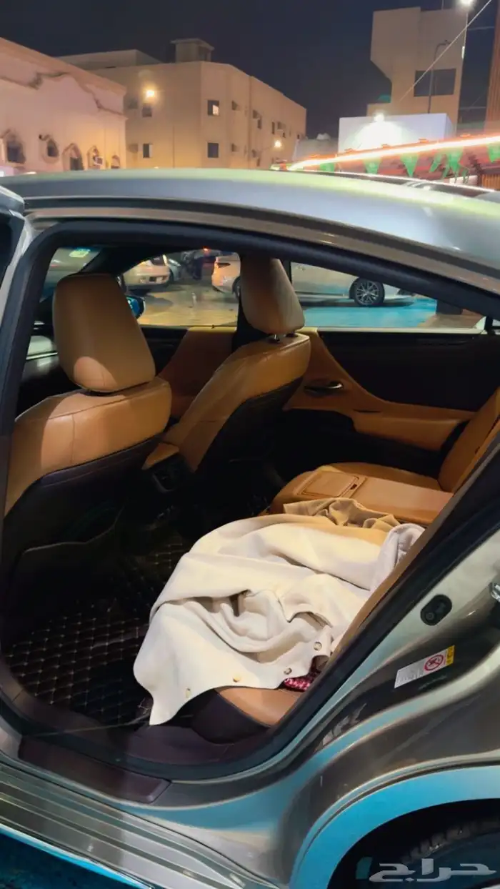 لكزس اي اس 2019 6