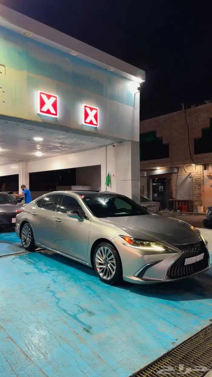 لكزس اي اس 2019 15