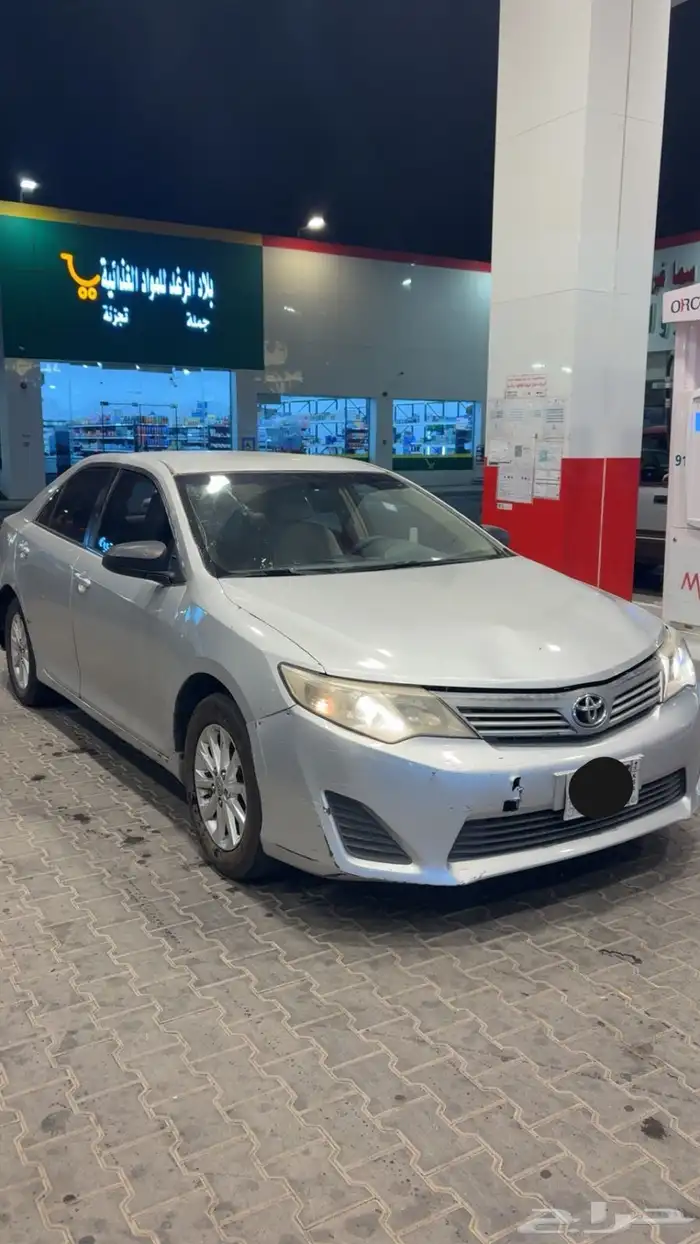 كامري للبيع موديل 2012 اللون فضي الممشى 374 المحركات شرط مك 6