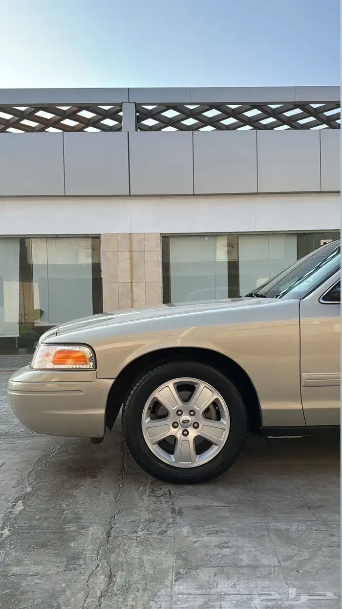 للبيع فورد كروان فاكتوريا 2011 سعودي 16