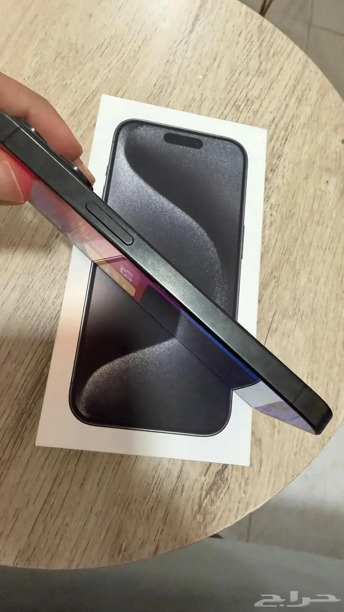 ايفون 15 pro 256 نظيف 3