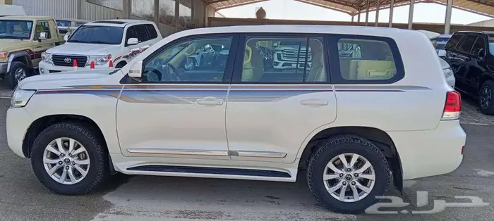 لاندكروزر GXR -رقم 3 فل كامل 6 سلندر البيع 136000 2