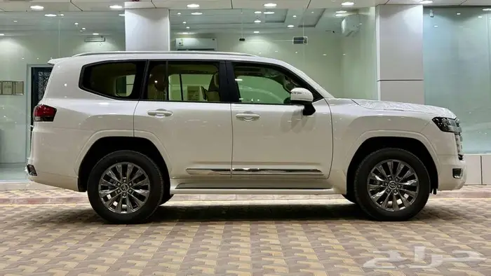 تويوتا لاندكروزر موديل 2025 - L4 بسعر 310650 12