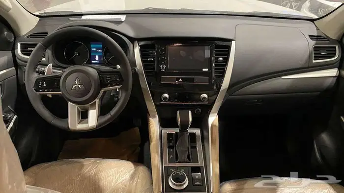 عرض خااص ميتسوبيشي مونتيرو ستاندر ML موديل 2025 بنزين 8