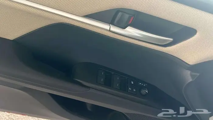 تويوتا كامري E بنزين موديل 2025ابيض 10