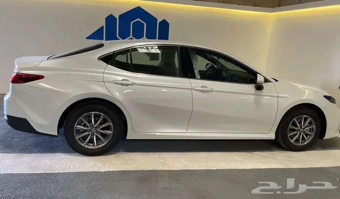 تويوتا كامري E بنزين 2025 2