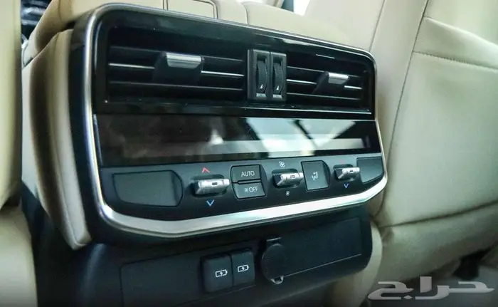 تويوتا لاندكروزر VXموديل 2024 11