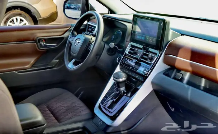 تويوتا انوفا هايبرد GL موديل 2024 22