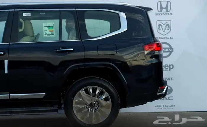 تويوتا لاندكروزر VXموديل 2024 23