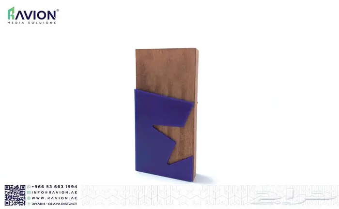 تصميم وصناعة الدروع التذكارية والدروع التكريمية بهوية العميل 21