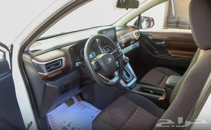 تويوتا انوفا هايبرد GL موديل 2024 14