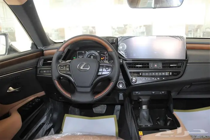 لكزس - ES300 Bh هايبرد - 2025 - نص فل - خليجي 4