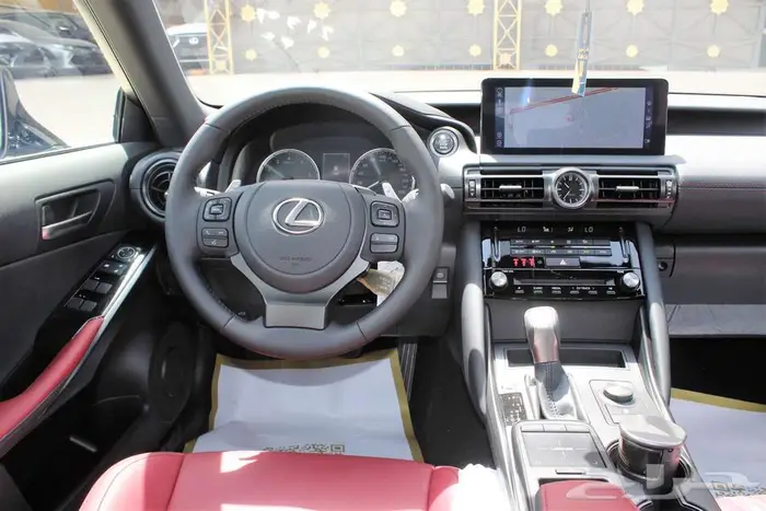 لكزس - IS350 CC - خليجي - 2025 6