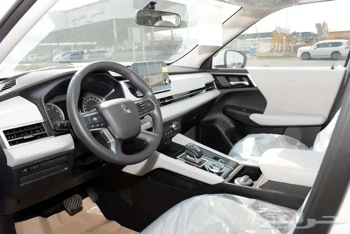 متسوبيشى اوتلاندر 2025 2.5 5 راكب ستاندر بالقد والتقسيط 9