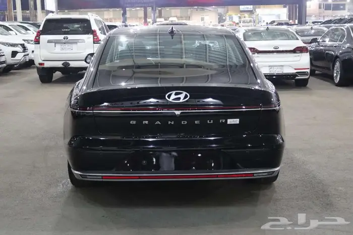 هونداي ازيرا 2023 ميد 8