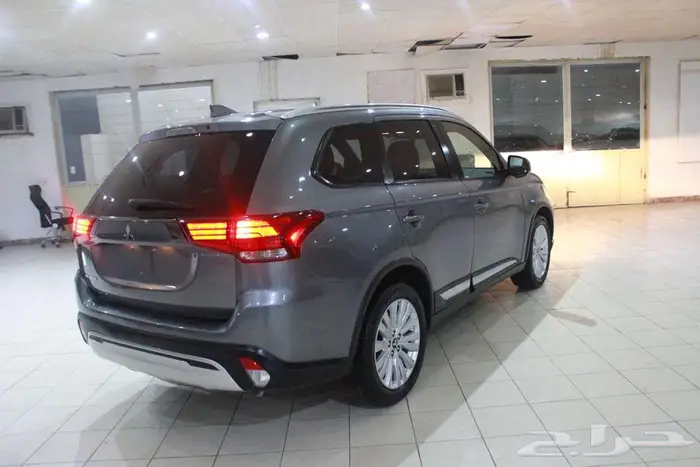 ميتسوبيشي اوتلاندر 2020 رصاصي بطاقة جمركية 3