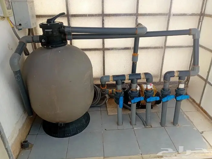 مسبح كبير بحالة المصنع 18