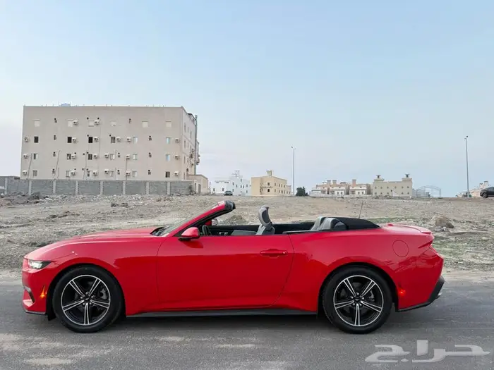 موستنج كشف 2024 ايكوبوست V4 أحمر داخلية ابيض 6