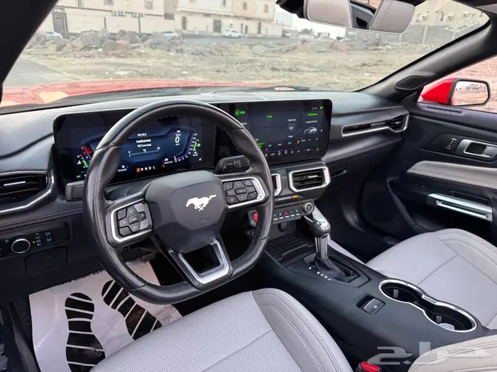 موستنج كشف 2024 ايكوبوست V4 أحمر داخلية ابيض 9
