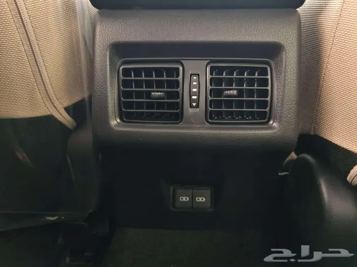 تويوتا كامري E هايبرد 2025 لون تيتانيوم سعودى 7