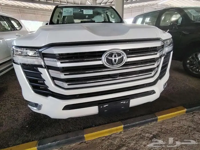 لاندكروزر L2 بنزين موديل 2025 حبه فقط ابيض لؤلؤي بنزين 5