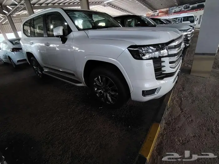 لاندكروزر L2 بنزين موديل 2025 حبه فقط ابيض لؤلؤي بنزين 2