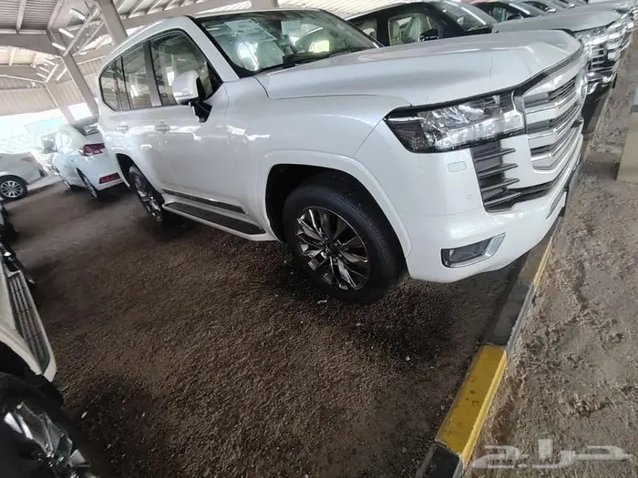 لاندكروزر L2 بنزين موديل 2025 حبه فقط ابيض لؤلؤي بنزين 6